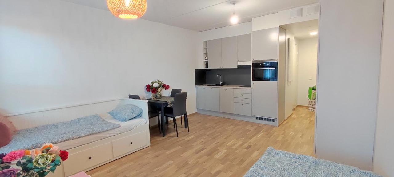 Appartamento Ruby Studio 5Min To Vantaa Airport And 20Min To Helsinki Center Esterno foto
